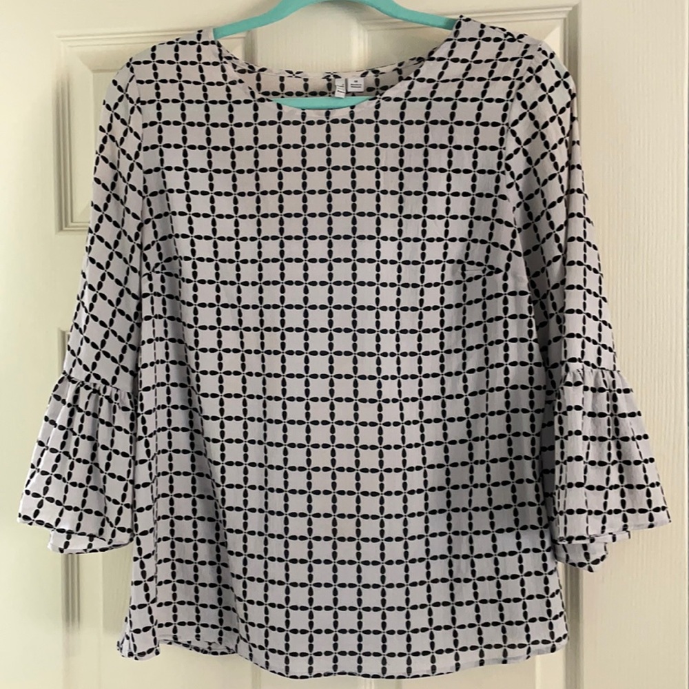Elle black and white top